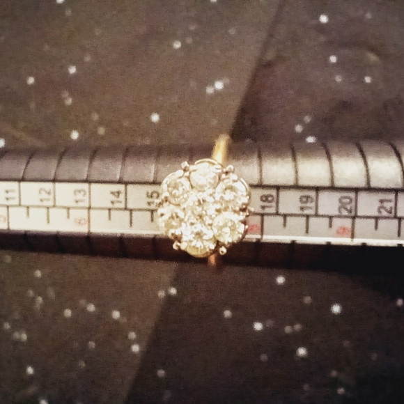 Vintage 2 tone white and yellow gold ring. 7 diamond cluster over 1 ct total. - Picture 3 of 3